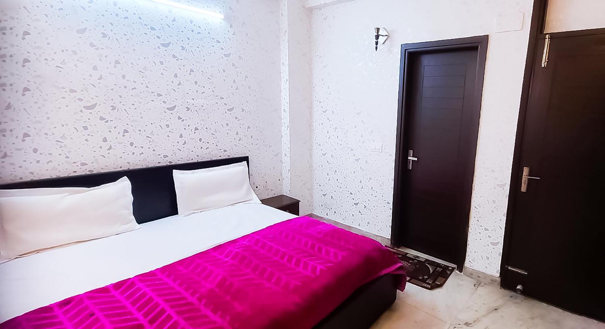 Deluxe Room In Cr Park Nueva Delhi Exterior foto